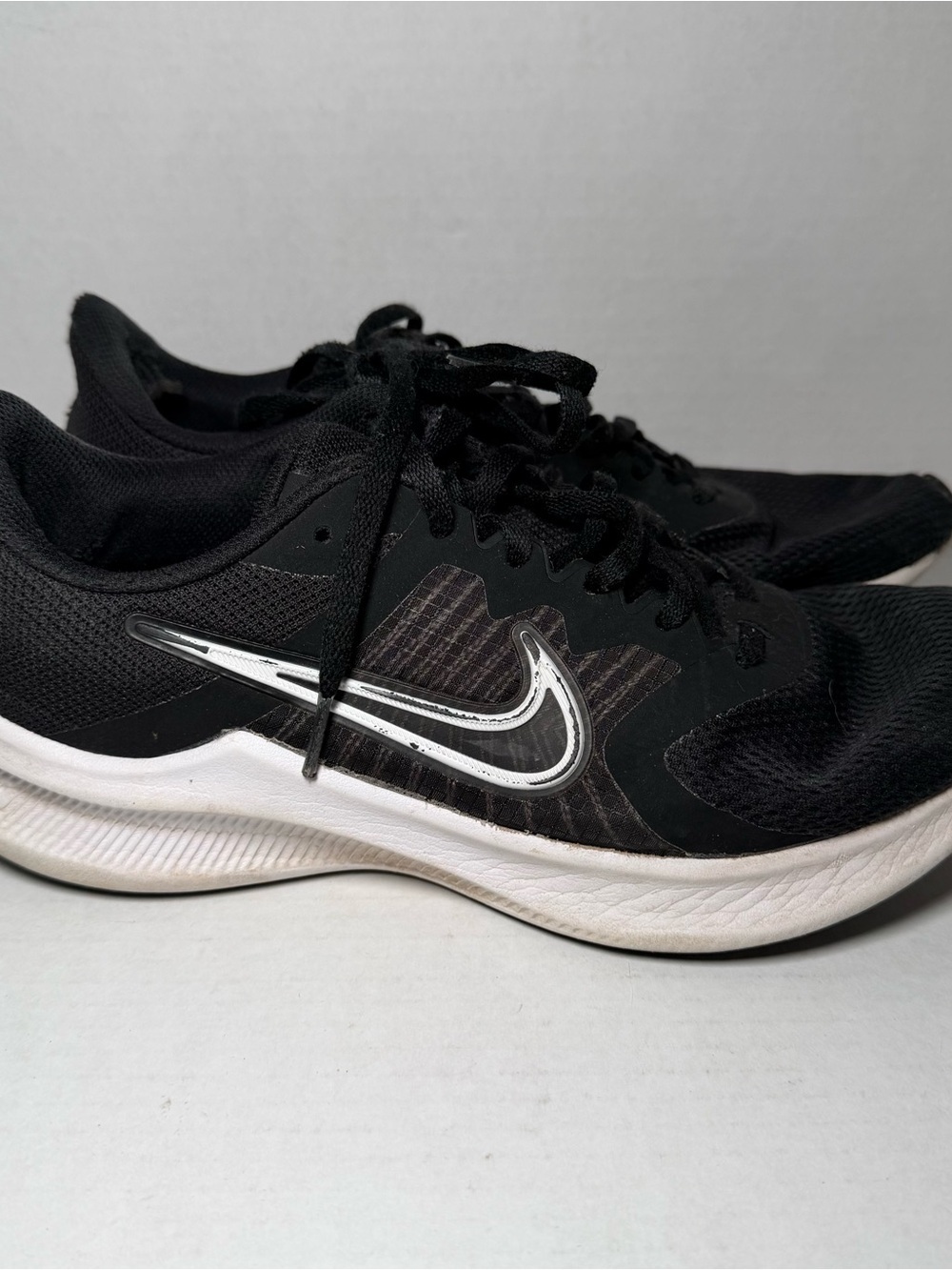 Nike Downshifter 11 Men’s Black White Running Shoes 8 Sneakers Athletic Gym